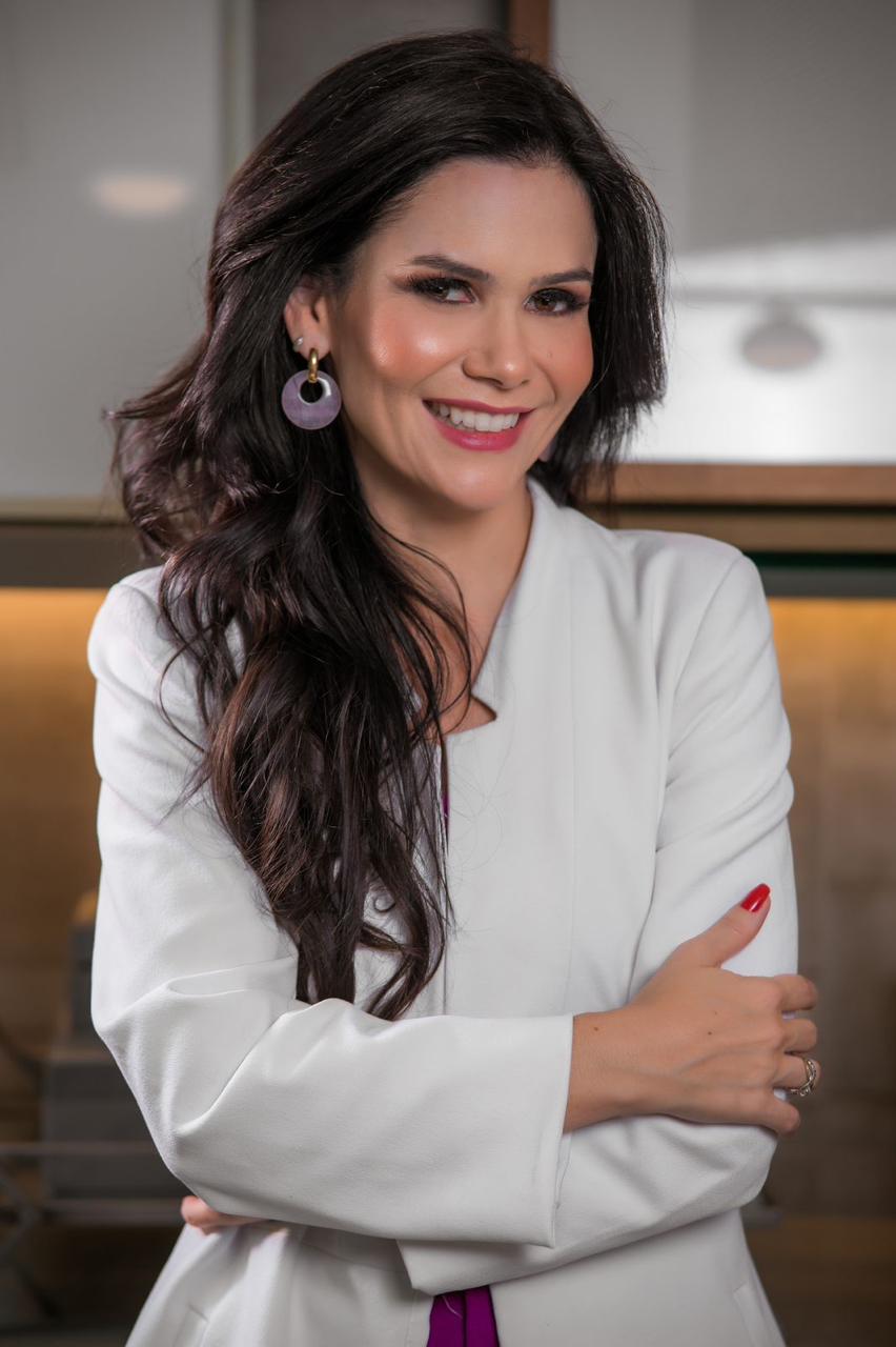 Dra. Tassiane Alvarenga — Endocrinologista, USP